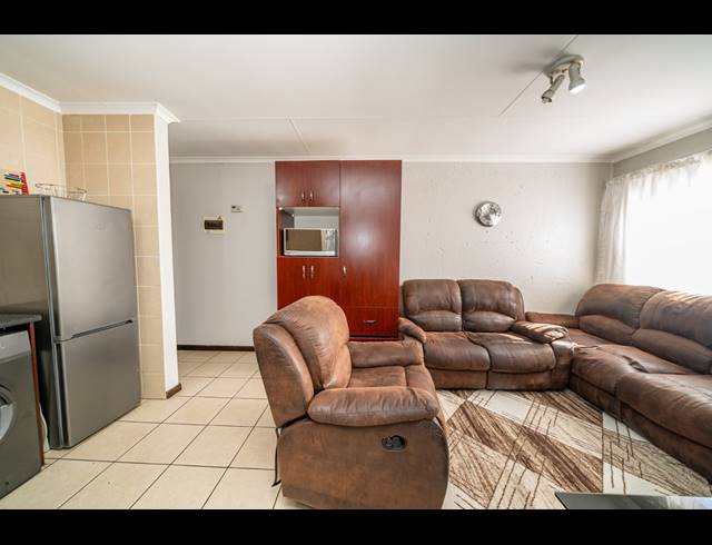 3 BEDROOM FREESTANDING FOR SALE IN HELDERWYK
